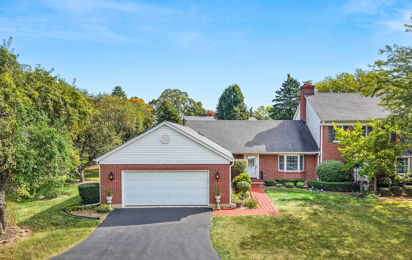 7 Douglas Drive Sugar Grove, IL 60554 - Photo 38 of 38 front view of a house with a yard