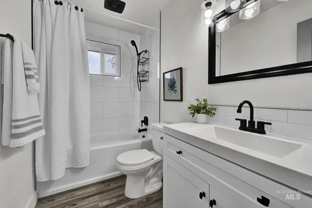 $699,000 | 22996 Blessinger Road, Star, ID 83669