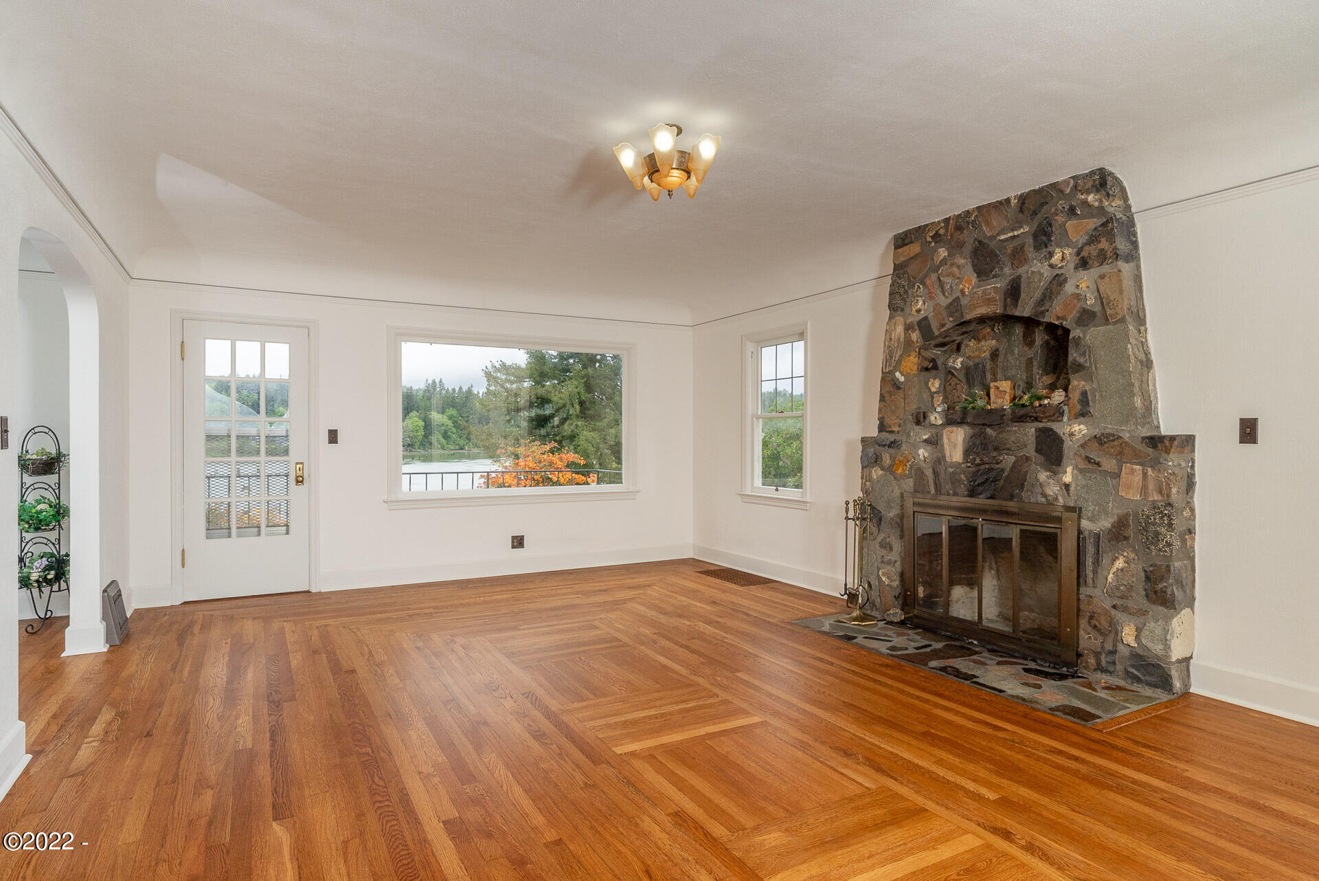1130 Southeast River Road Toledo, OR 97391 - Photo 13 of 58 DSC05355
