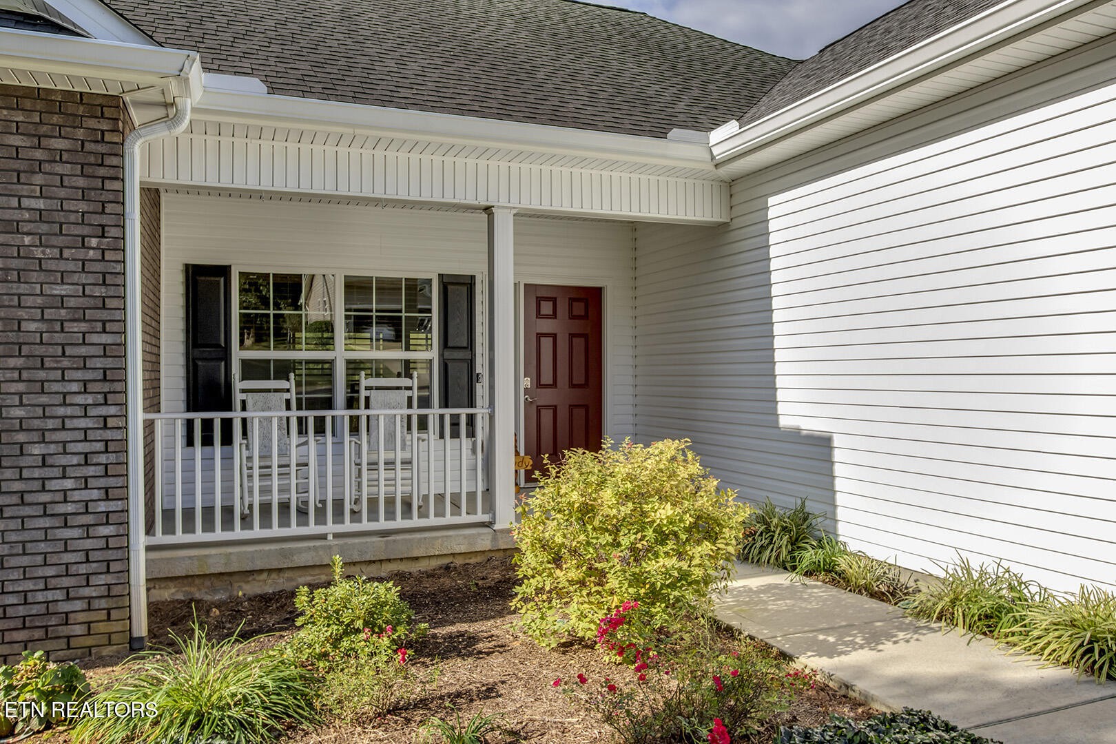 134 Daleyuhski Way Loudon, TN 37774 - Photo 5 of 54 a front view of a house with a garden