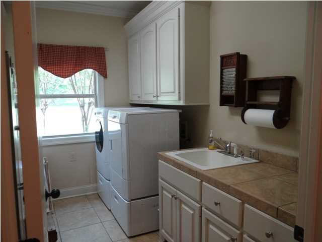 963 Petrified Forest Road, Unit B Flora, MS 39071 - Photo 10 of 15 Laundry Room