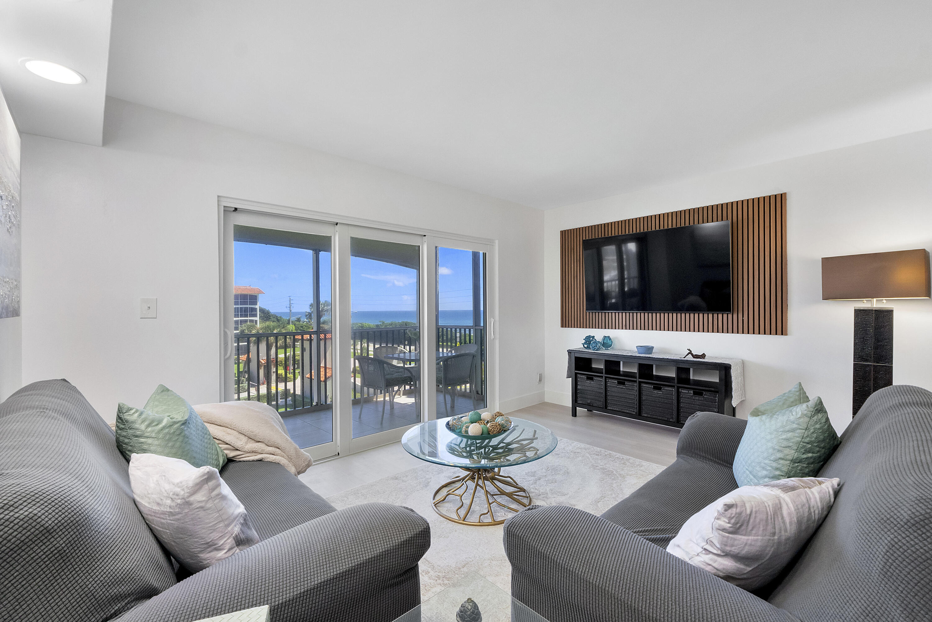 2871 North Ocean Boulevard, Unit D406 Boca Raton, FL 33431 - Photo 24 of 64 2871 N Ocean Blvd u406_043