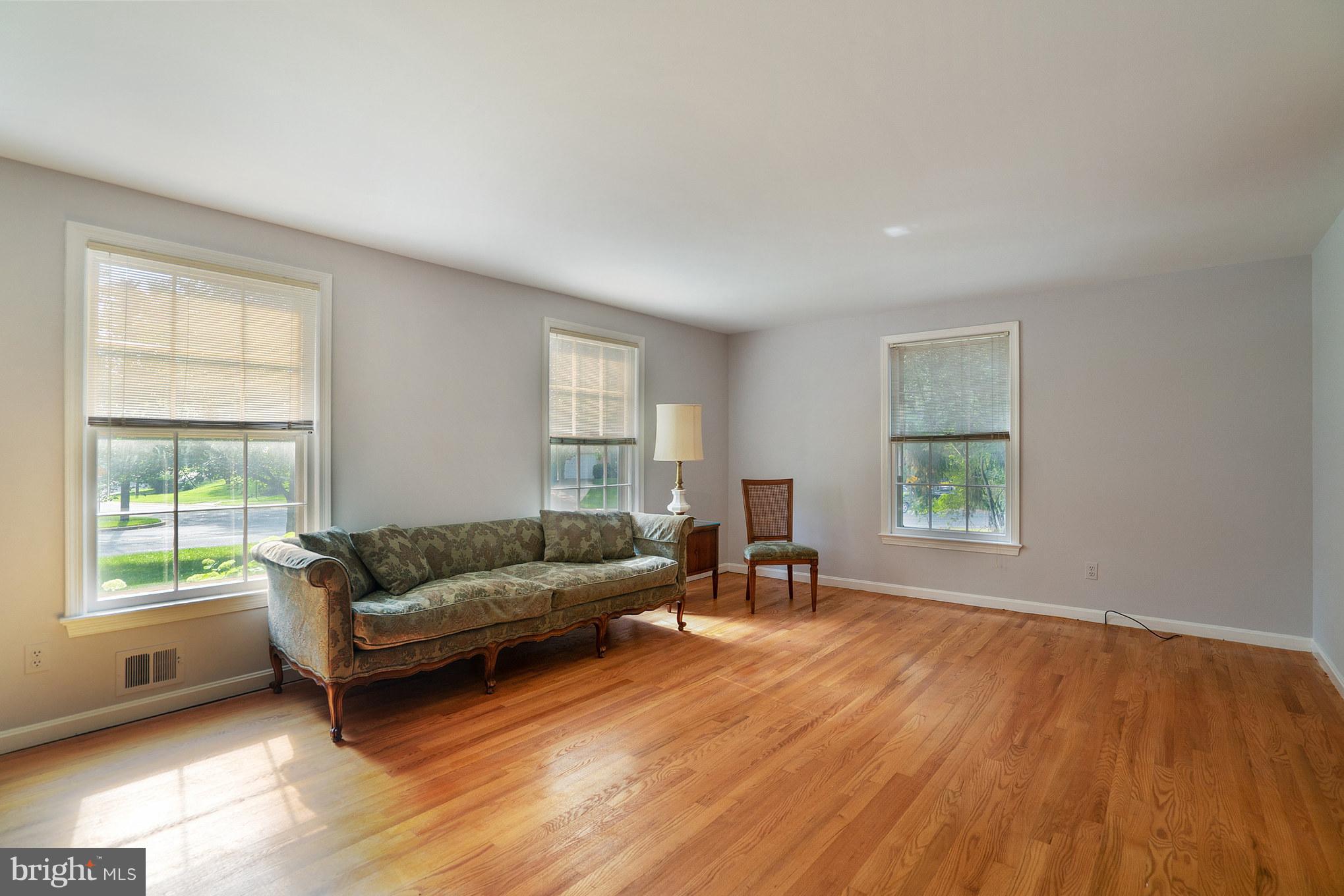8300 Aqueduct Road Potomac, MD 20854 - Photo 4 of 30 Spacious Living Room