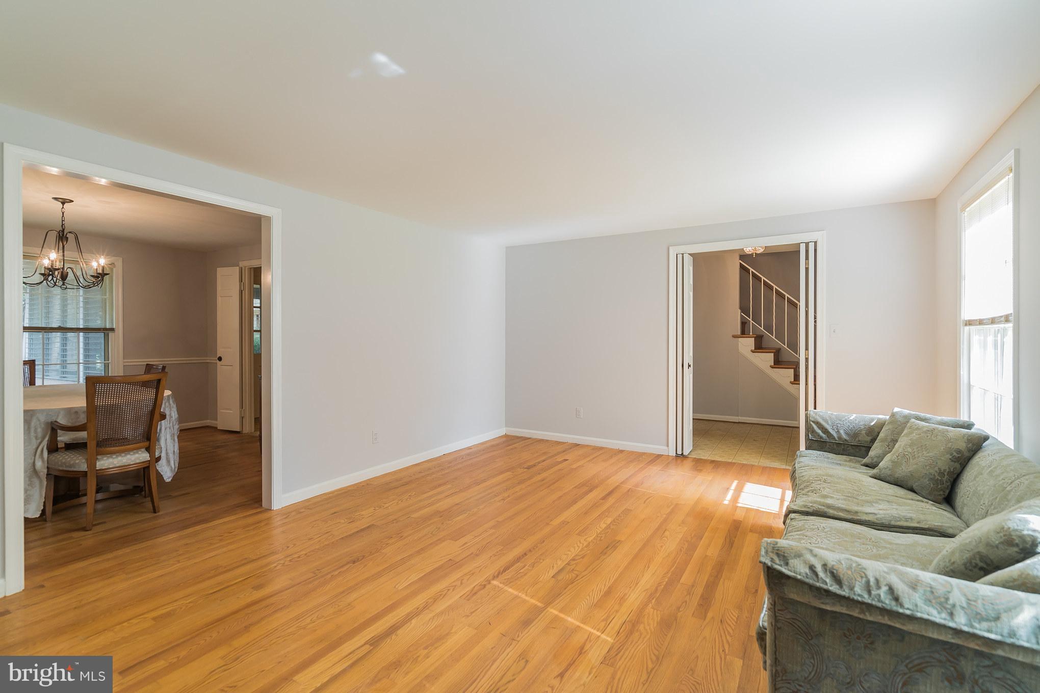8300 Aqueduct Road Potomac, MD 20854 - Photo 6 of 30 Living Room