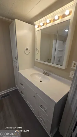 a view of empty room with window