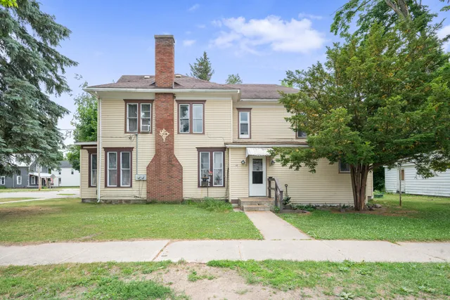 $128,000 | 405 East 5th Street, Evart, MI 49631