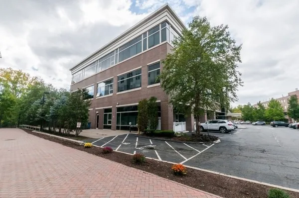$2,700 | 290 Pleasant Street, Unit 208, Watertown, MA 02472