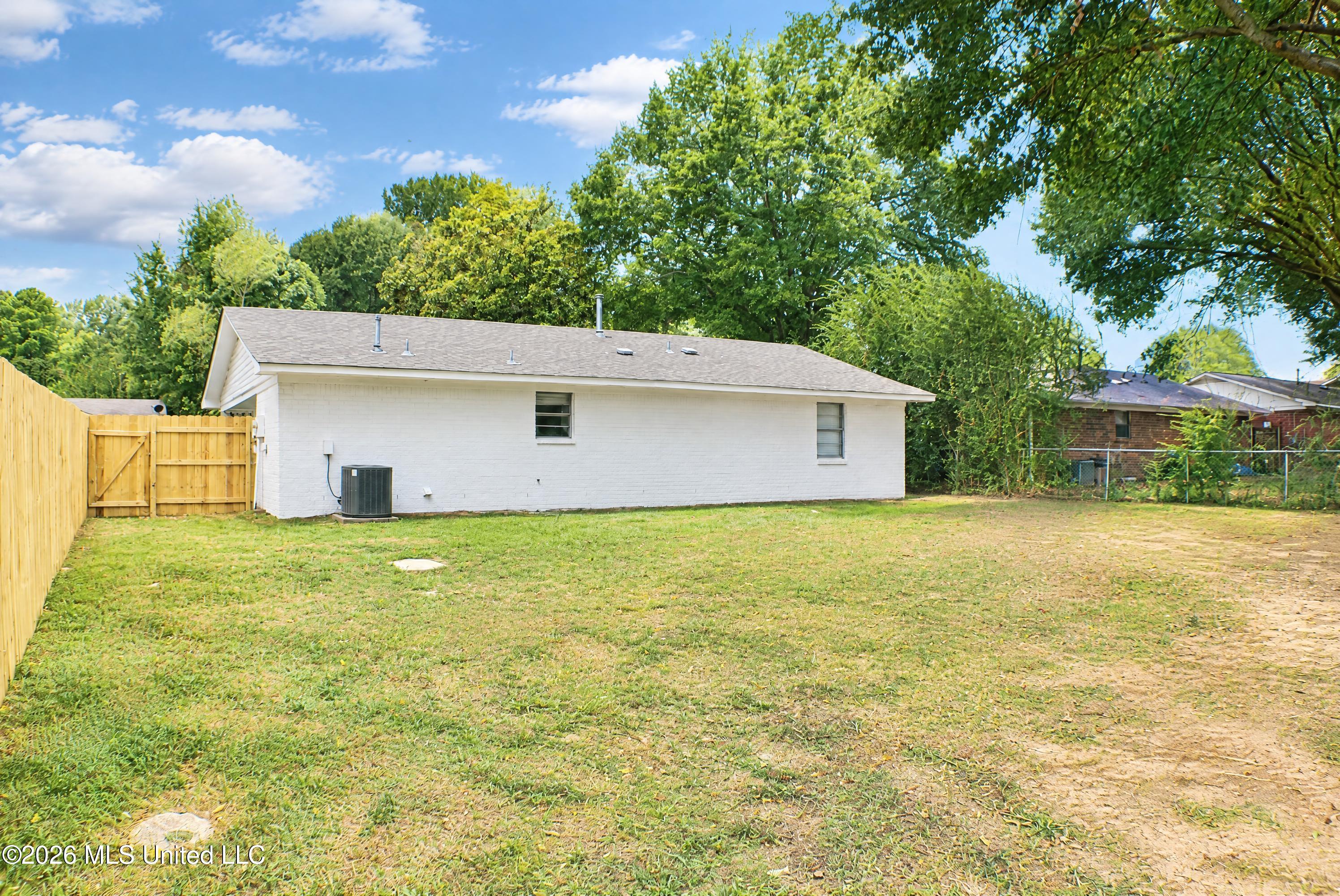 6460 Yorkshire Road Horn Lake, MS 38637 - Photo 15 of 18 01-exterior-back-blue-sky-no-watermark