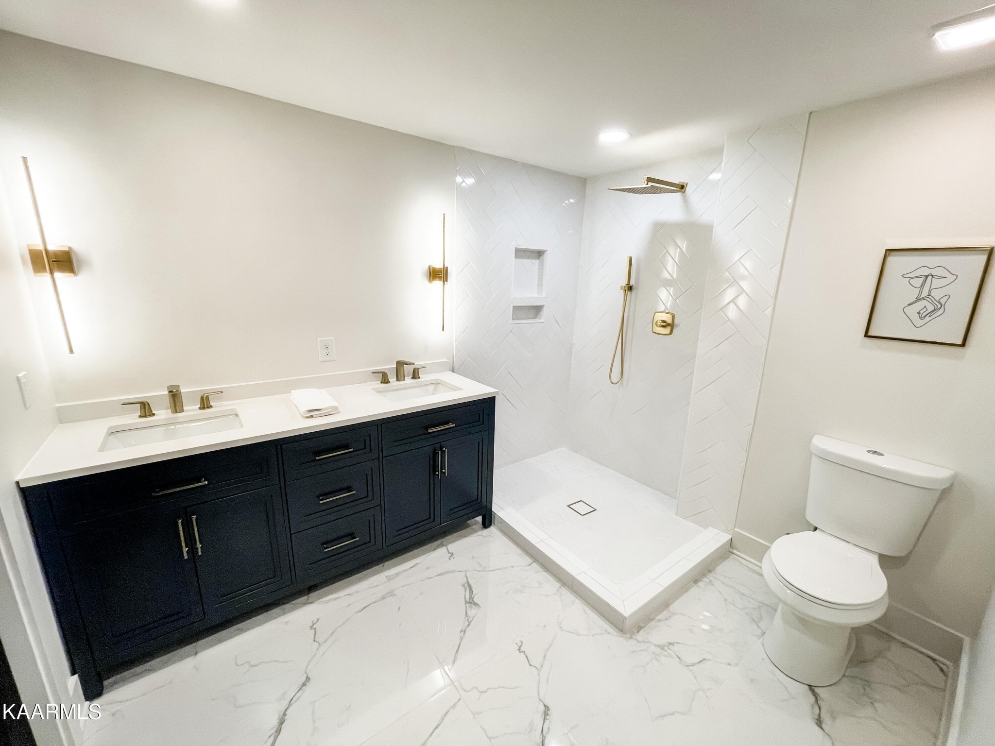 232 East Red Bud Road Knoxville, TN 37920 - Photo 20 of 34 a spacious bathroom with a bathtub sink mirror and toilet