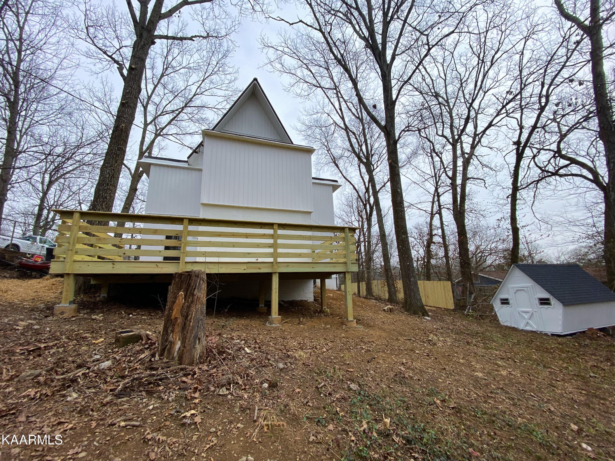 232 East Red Bud Road Knoxville, TN 37920 - Photo 33 of 34 a view of a house with a yard and sitting area