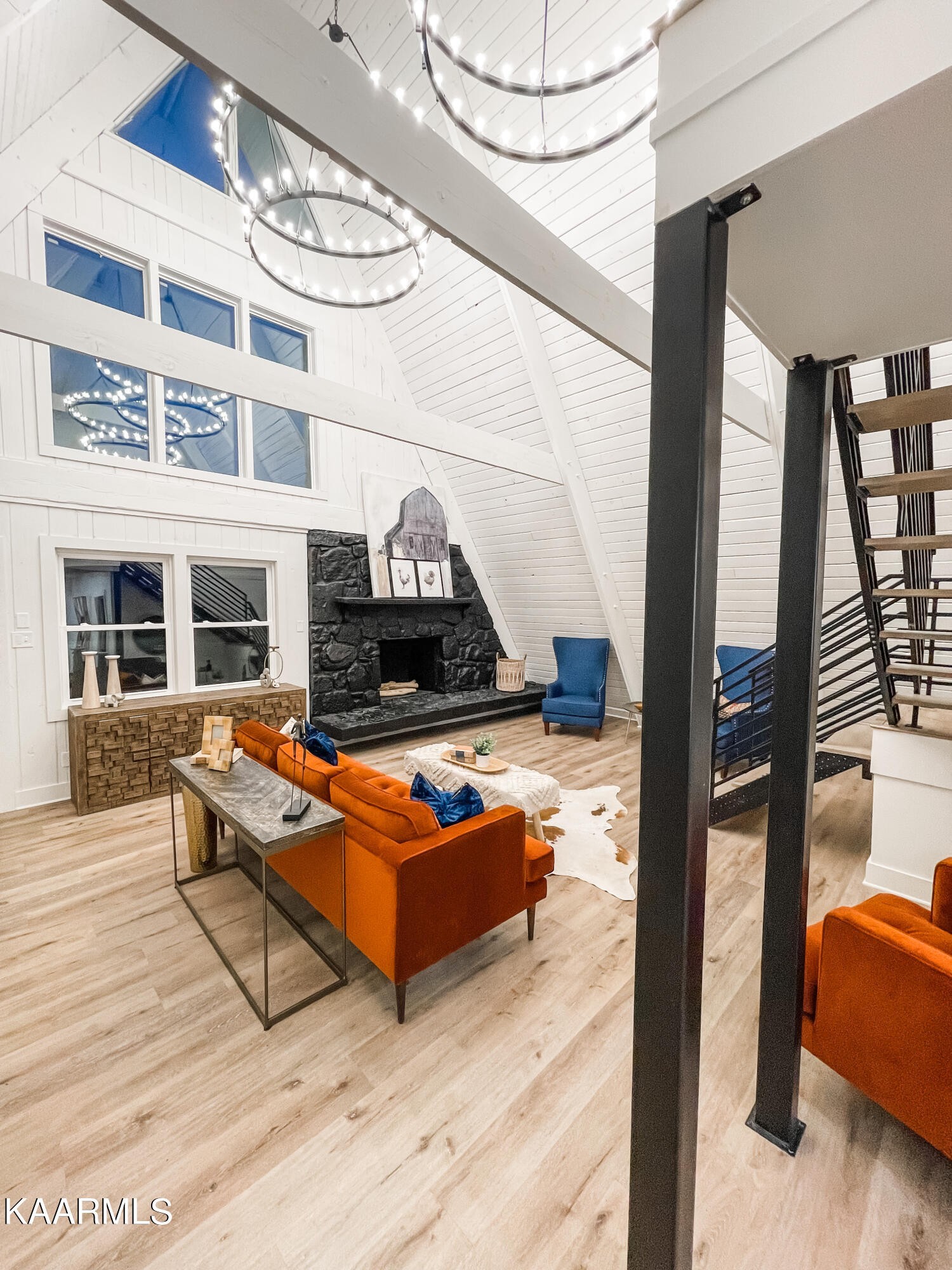 232 East Red Bud Road Knoxville, TN 37920 - Photo 7 of 34 a outdoor space with the couches and wooden floor