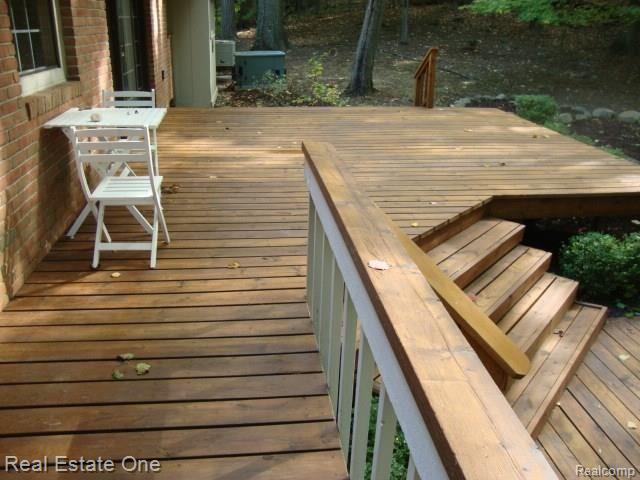 34043 Quaker Valley Road Farmington, MI 48331 - Photo 27 of 33 DSC06242.JPG