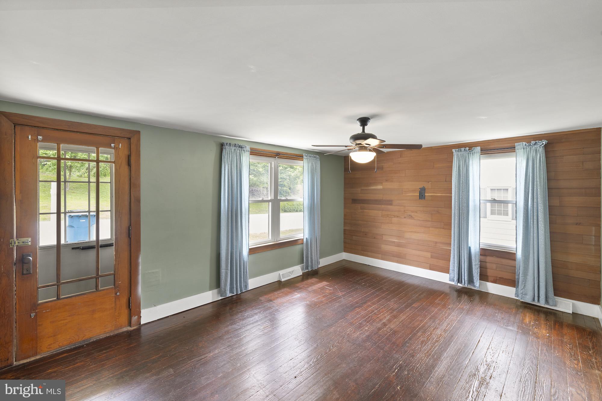 5483 Lehman Road Spring Grove, PA 17362 - Photo 6 of 40 Living Room