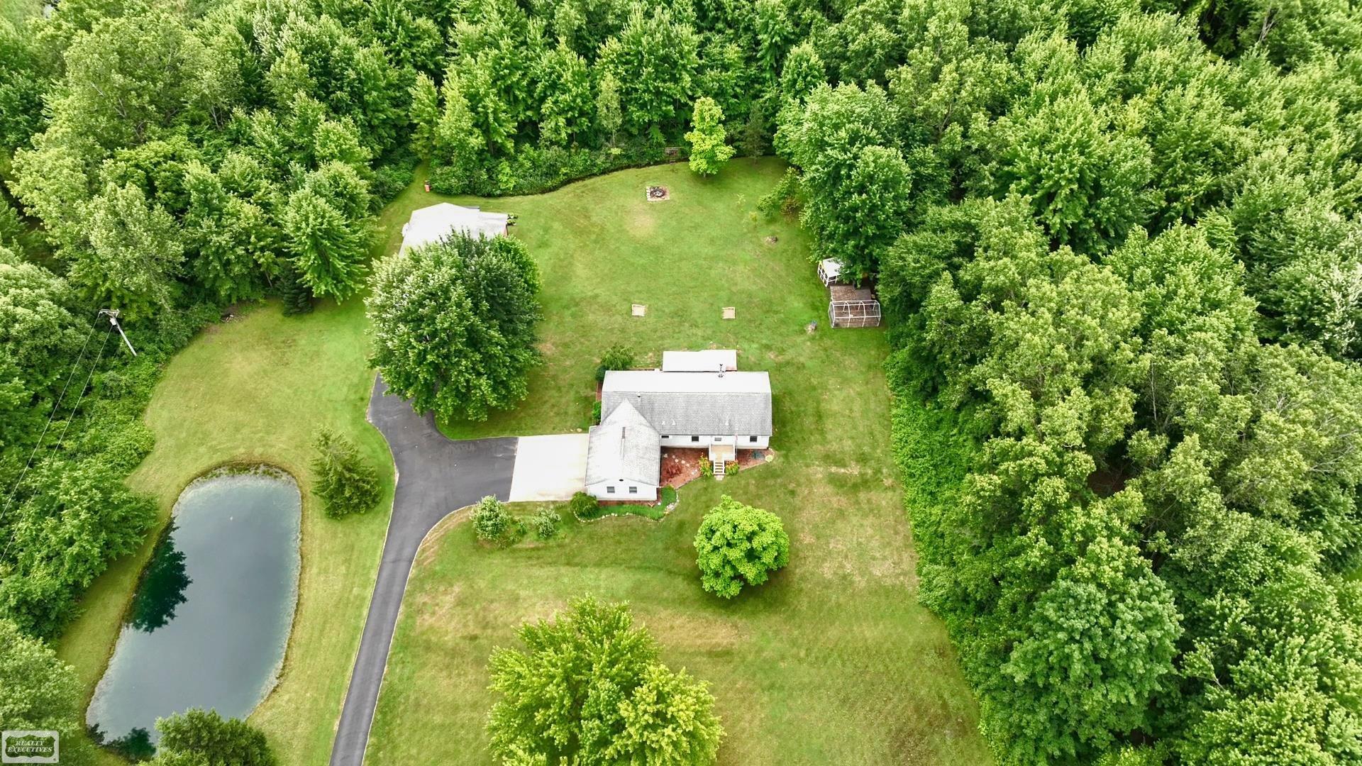 6219 Short Cut Road Marine City, MI 48039 - Photo 17 of 60 50181365-ea2bc821-d5e1-432b-a05e-c1b3a6bebba2.JPG
