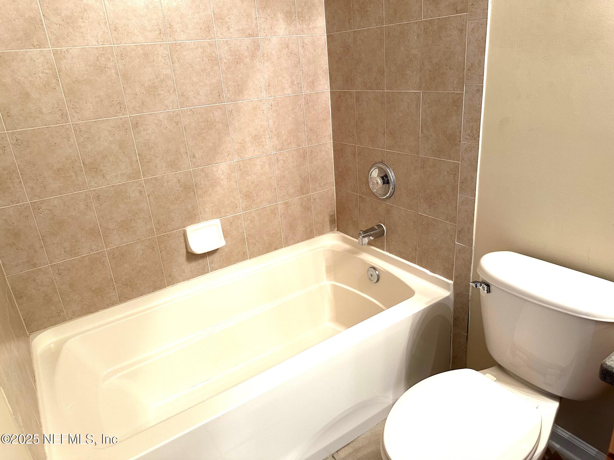 1523 Fieldview Drive Jacksonville, FL 32225 - Photo 19 of 23 a bathroom with a toilet and bathtub