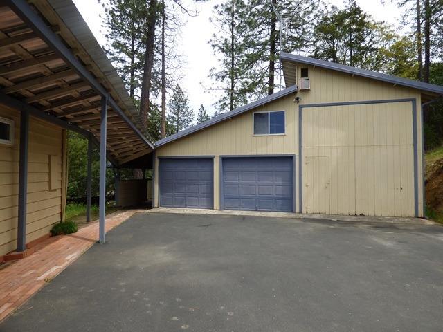 1890 Wards Creek Road Rogue River, OR 97537 - Photo 3 of 26 Extra deep and large garage/RV barn/shop