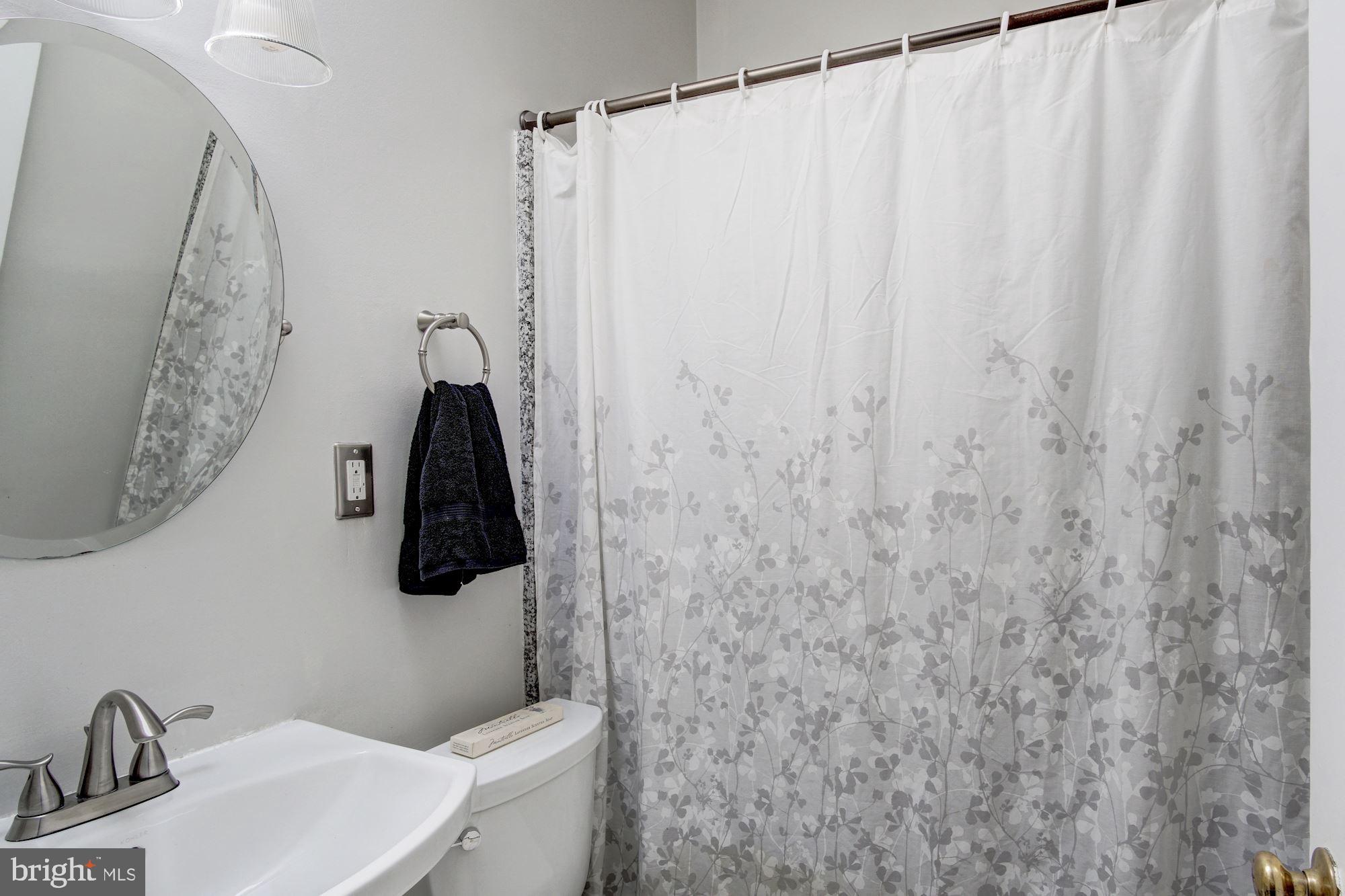 210 E Street Northeast Washington, DC 20002 - Photo 19 of 32 Full bath