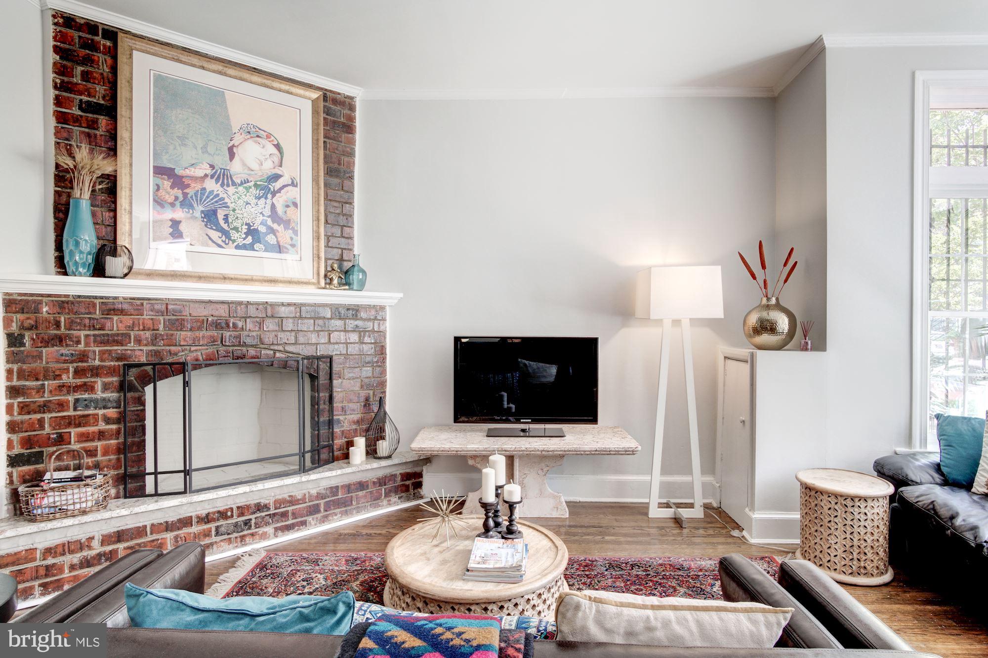 210 E Street Northeast Washington, DC 20002 - Photo 3 of 32 Living room