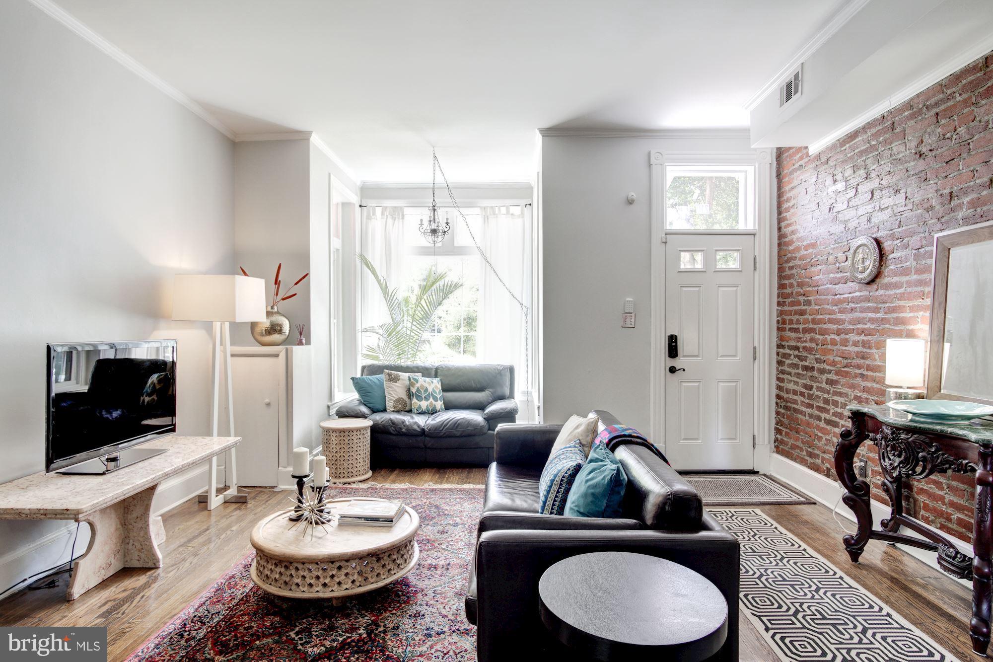 210 E Street Northeast Washington, DC 20002 - Photo 4 of 32 Living room with bay front