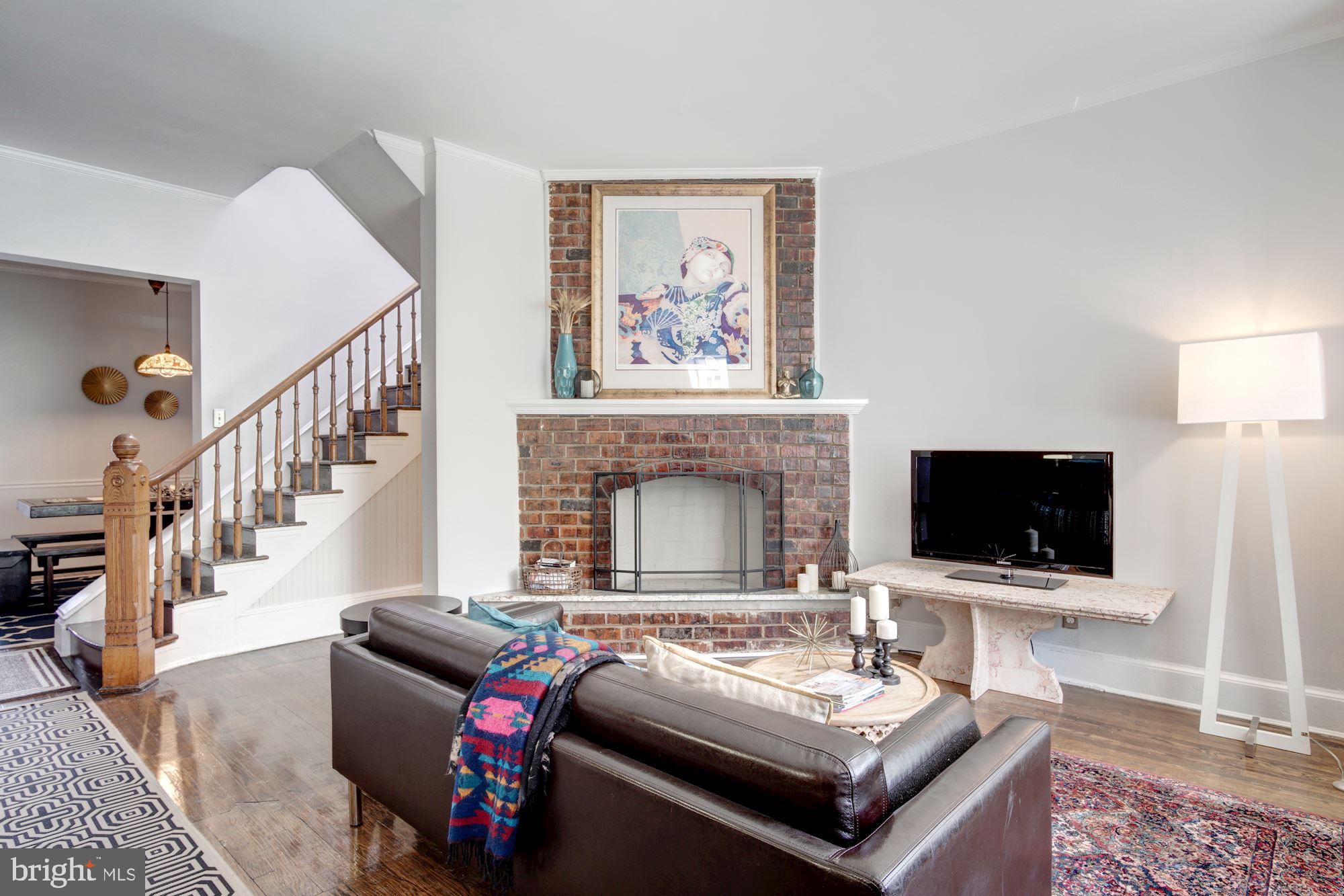 210 E Street Northeast Washington, DC 20002 - Photo 5 of 32 Living room