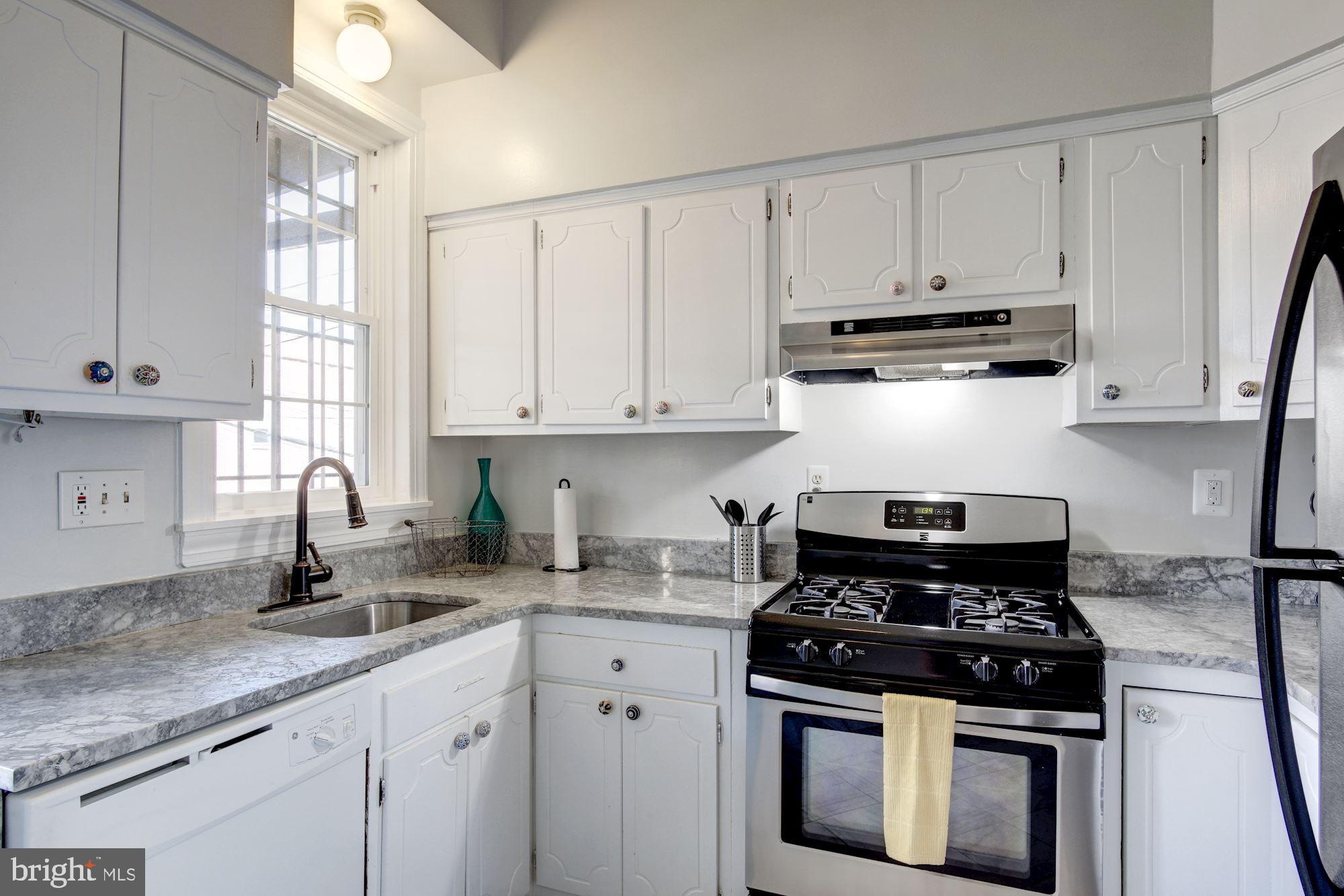 210 E Street Northeast Washington, DC 20002 - Photo 8 of 32 Kitchen