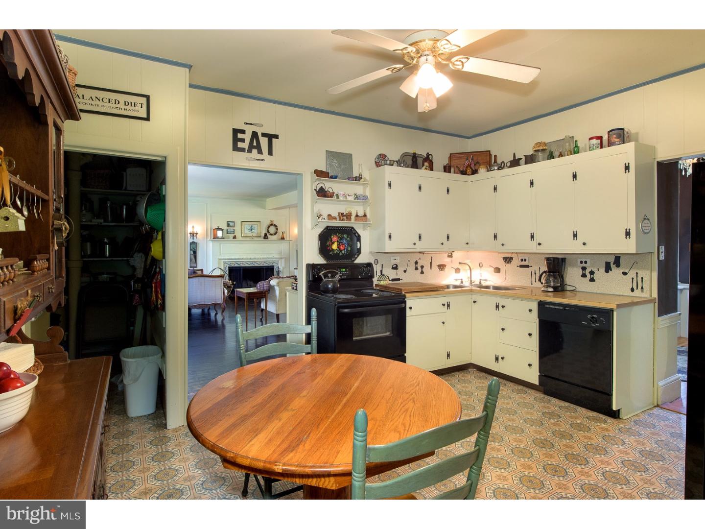 353 Mountain View Road Shillington, PA 19607 - Photo 8 of 25