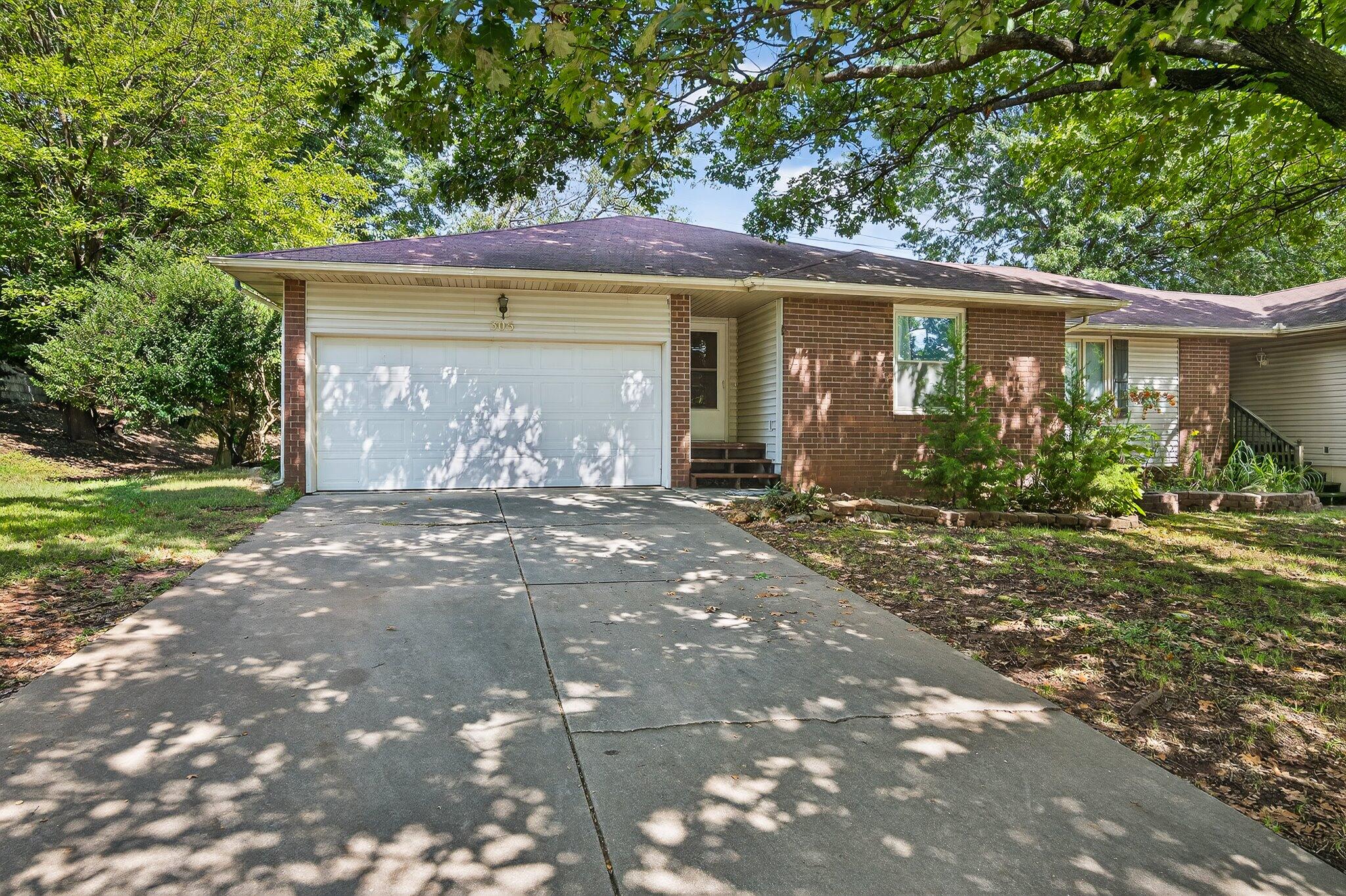 305 East Cardinal Street Springfield, MO 65810 - Photo 1 of 1 01-cardinal-19