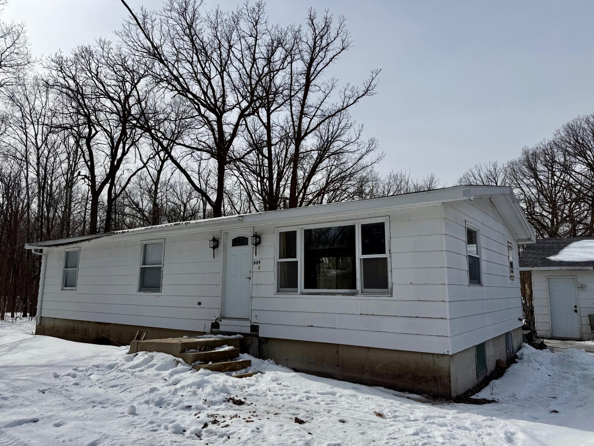 809 11th Avenue Southeast Roseau, MN 56751 - Photo 2 of 18