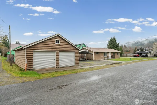 $445,000 | 401 Mill Avenue Southeast, Orting, WA 98360