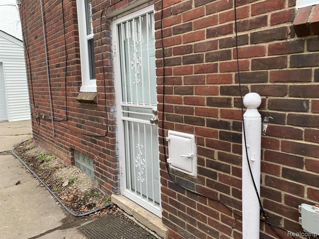 17560 Sunderland Road Detroit, MI 48219 - Photo 2 of 40