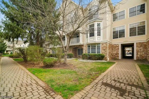 $828,000 | 614 Turlington Court, Livingston, NJ 07039