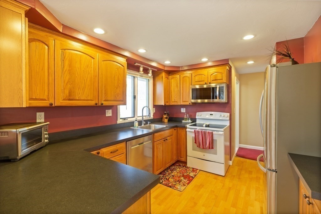 21 Lariviere Road Framingham, MA 01701 - Photo 11 of 42 Gallery Image 11