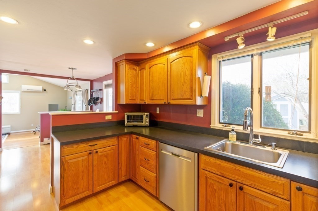 21 Lariviere Road Framingham, MA 01701 - Photo 10 of 42 Gallery Image 10