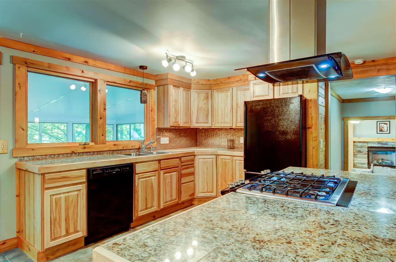 9139 North Long Lake Road Traverse City, MI 49685 - Photo 8 of 44 1820118-7.JPG