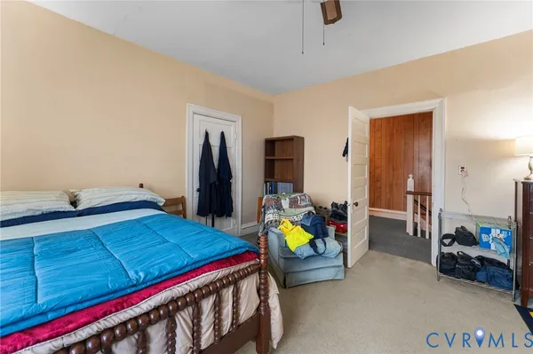 a bed room with a bed