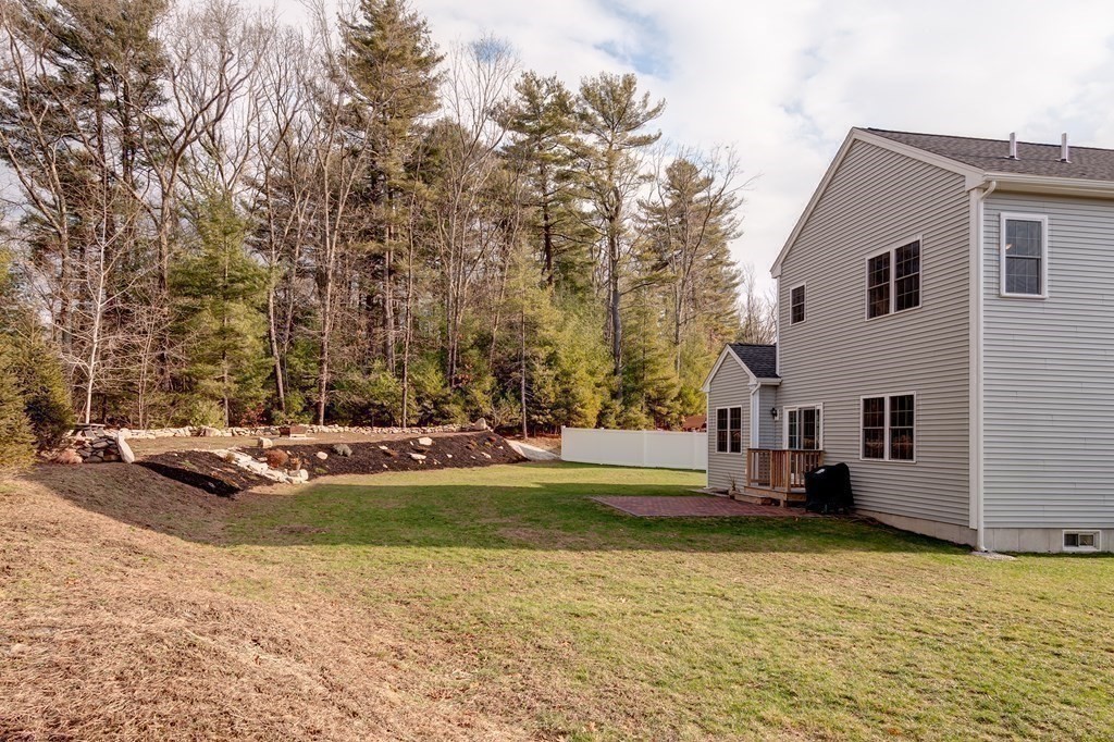 19 Hunters Court Sutton, MA 01590 - Photo 16 of 21