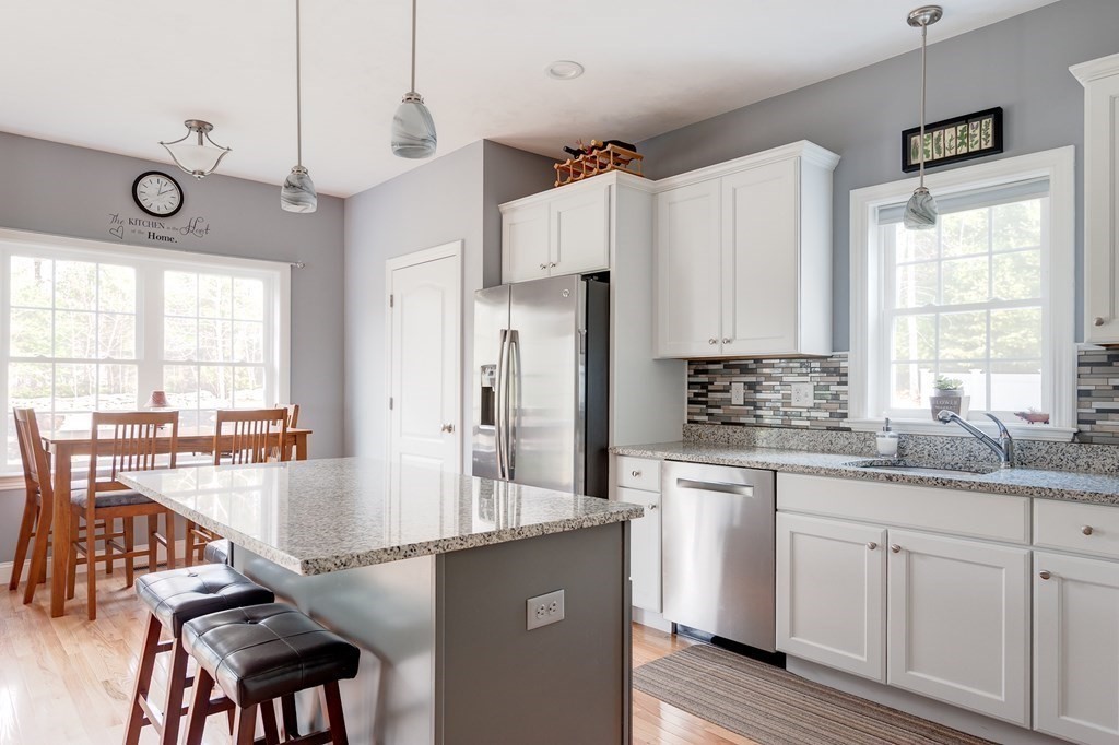 19 Hunters Court Sutton, MA 01590 - Photo 2 of 21