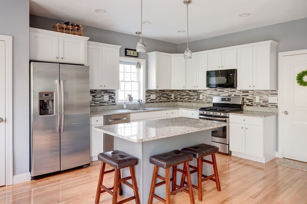 19 Hunters Court Sutton, MA 01590 - Photo 4 of 21