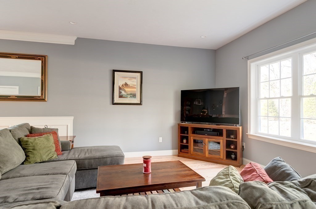 19 Hunters Court Sutton, MA 01590 - Photo 6 of 21