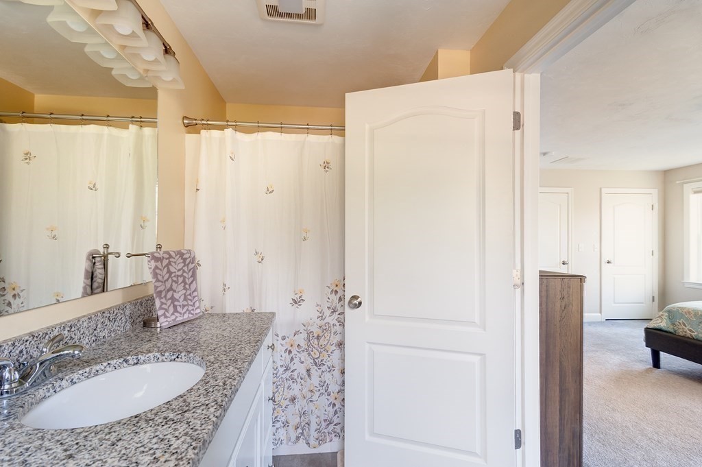 19 Hunters Court Sutton, MA 01590 - Photo 10 of 21