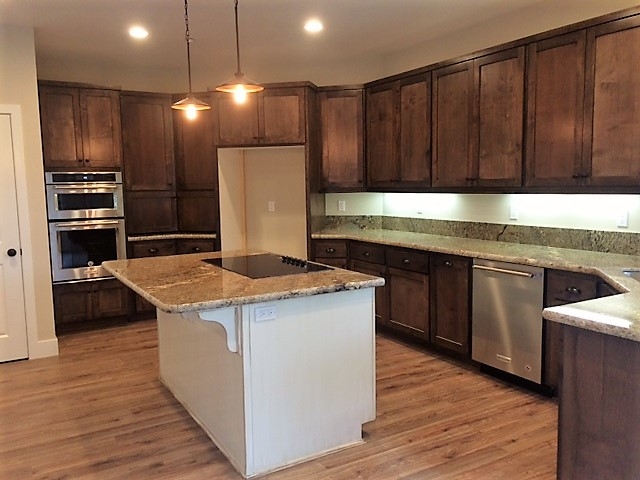 2507 Los Alisos South Fallbrook, CA 92028 - Photo 4 of 21 Open floor Concept w/Granite Counters...soft wall colors....