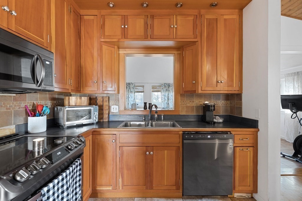 20 Mountain Road Burlington, MA 01803 - Photo 10 of 27 Gallery Image 10