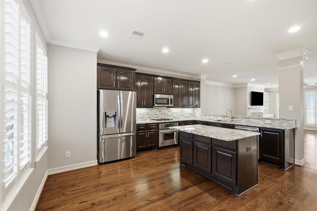 2615 Colby Street, Unit B Dallas, TX 75204 - Photo 16 of 39 2nd floor breakfast area connected to kitchen
