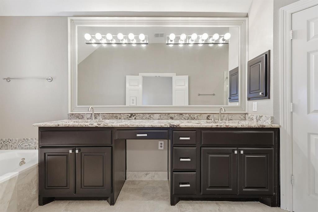 2615 Colby Street, Unit B Dallas, TX 75204 - Photo 23 of 39 Full bathroom with double vanity and a bath