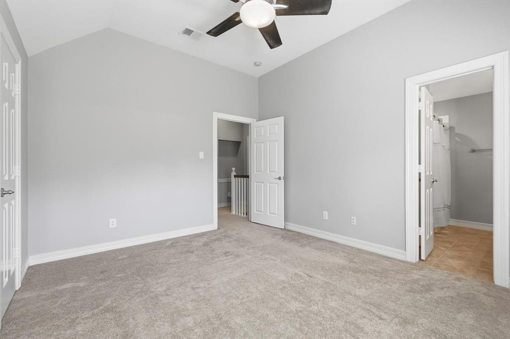 2615 Colby Street, Unit B Dallas, TX 75204 - Photo 28 of 39 3rd floor bedroom with ensuite bathroom