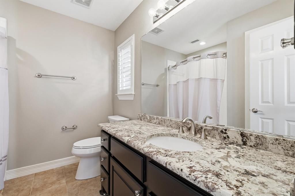 2615 Colby Street, Unit B Dallas, TX 75204 - Photo 29 of 39 Ensuite bathroom on 3rd floor