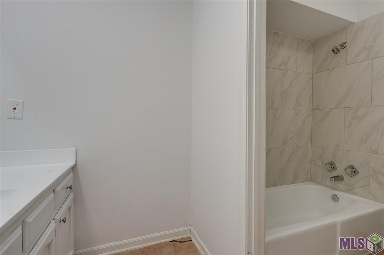 1903 Stonegate Court Baton Rouge, LA 70815 - Photo 10 of 35