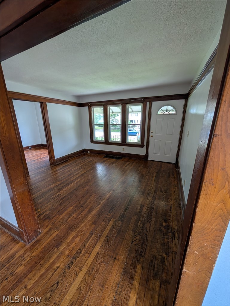 3558 Bosworth Road Cleveland, OH 44111 - Photo 15 of 33 Downstairs unit living room