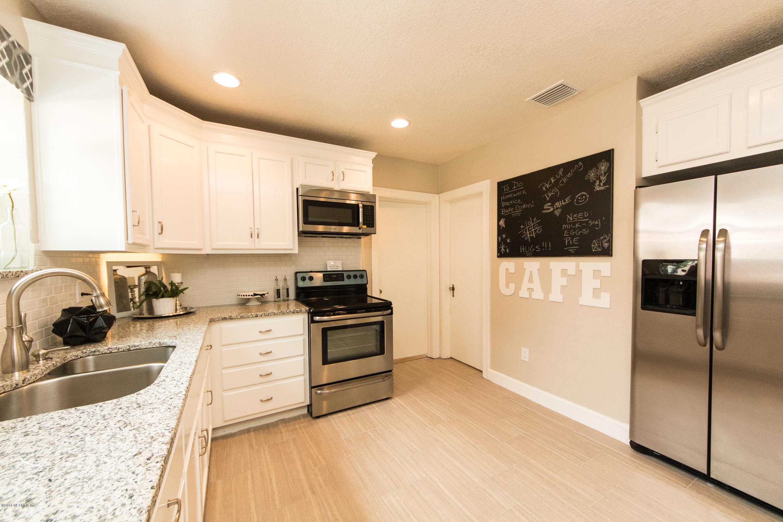 1455 Monticello Road Jacksonville, FL 32207 - Photo 14 of 25 Kitchen