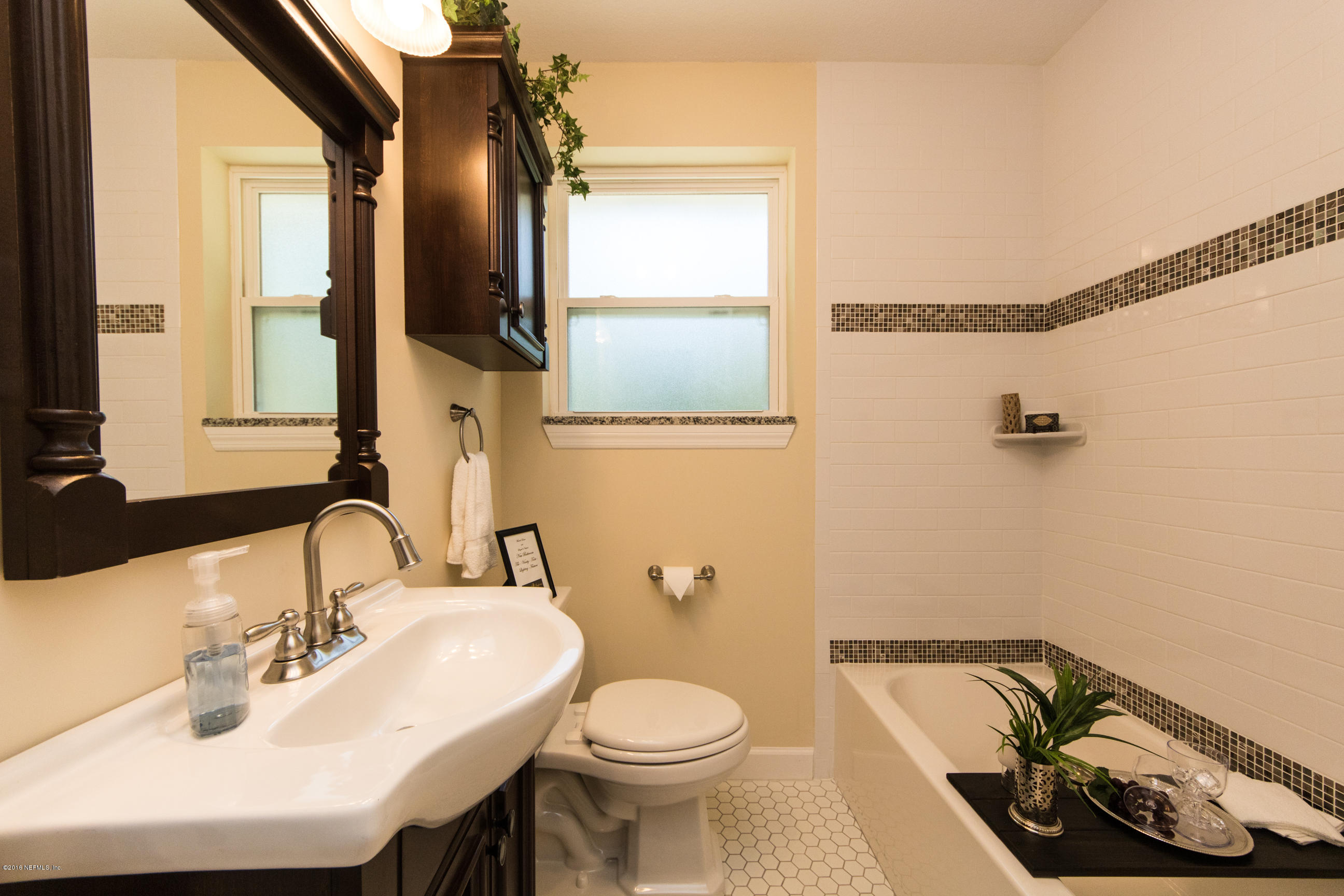 1455 Monticello Road Jacksonville, FL 32207 - Photo 20 of 25 Remodeled Full Bath